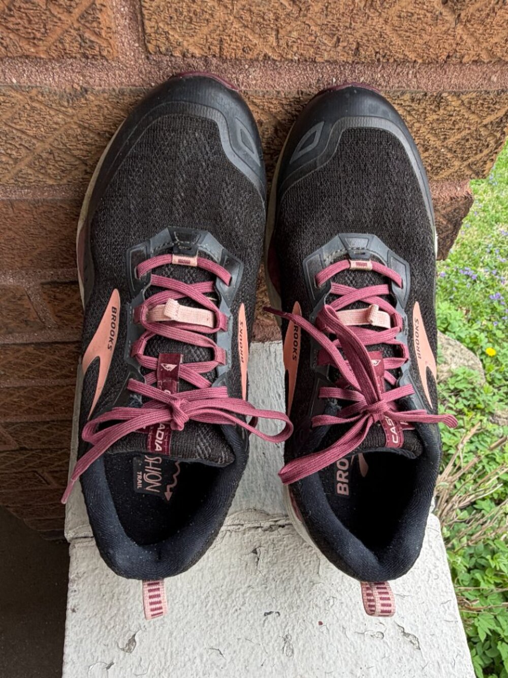 BROOKS Cascadia 15 Trail Running Walking Womens Black Pink All Shoes 9.5 41 - Picture 2 of 7